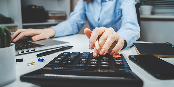 Dewebvergelijker-Wat-kost-een-webdesigner-per-uur--